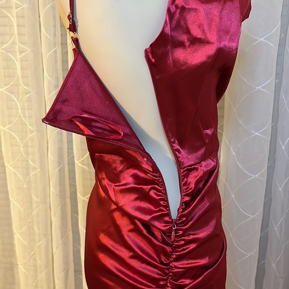 Red Satin Ruched Hem Sleeveless Dress - Picture 8 of 10